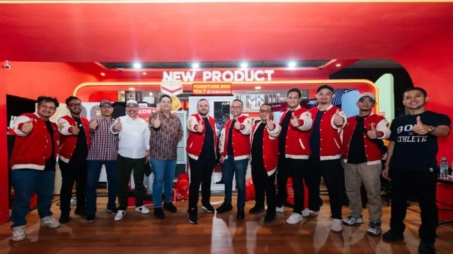 Importa meraih penghargaan dari Museum Rekor Dunia Indonesia (MURI) atas pencapaian penjualan 1 juta lemari pakaian besi di Indonesia dalam kurun waktu lima tahun. (Dok. Istimewa)