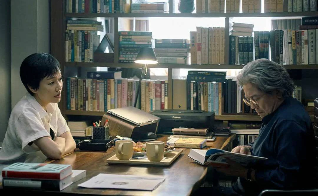 Jin Kyung dan Choi Min Sik di drama Notes from the Last Row