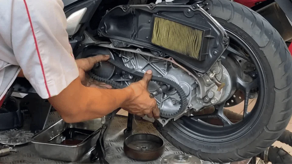 ilustrasi service cvt motor matic (wahanahonda.com)