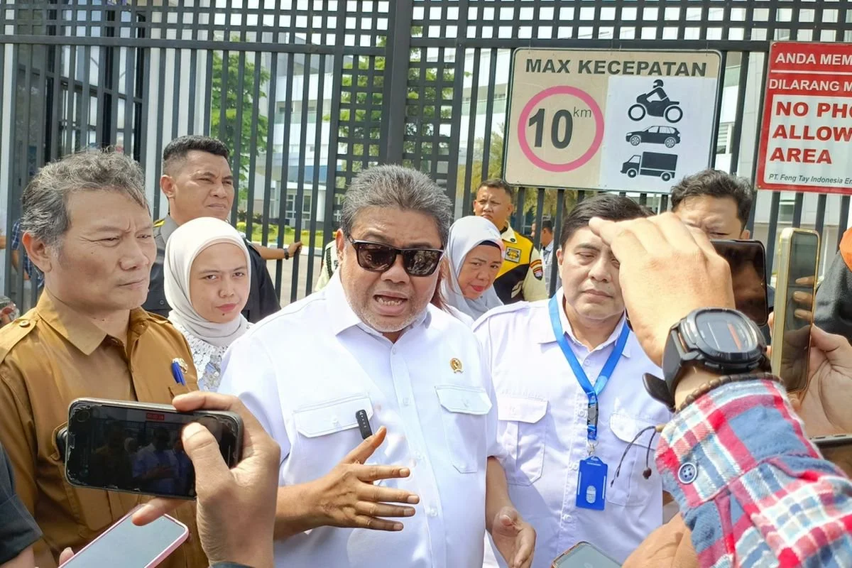 Penasihat Khusus Presiden Bidang Ketenagakerjaan dan Kesejahteraan Buruh, Said Iqbal, saat diwawancarai terkait isu 4.000 kaeyawan PT Fengtay di Banjaran, Kabupaten Bandung yang akan di rumahkan, Senin (22/6/2026).
