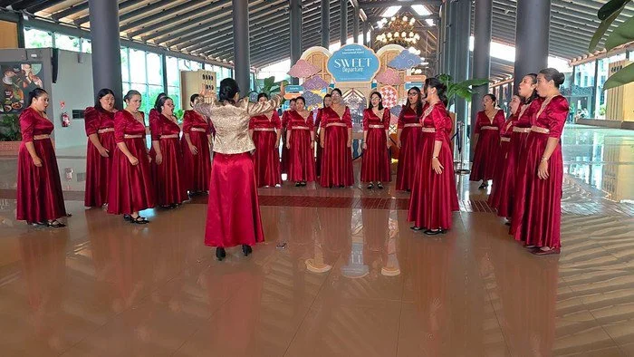 Viral Kontingen Paduan Suara Gereja Kepri Nyanyi di Soetta, Ini Penyebabnya