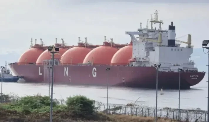 Pakistan Luncurkan Tender Darurat LNG di Tengah Gangguan Pasokan Selat Hormuz