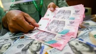 Rupiah Masih Loyo Pagi Ini, Berpeluang Sentuh Rp18.000