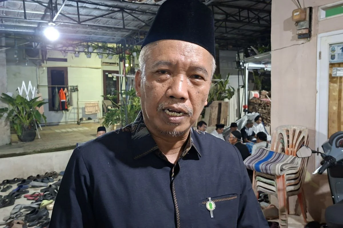Sekretaris Kelurahan Cipayung, Mahjuro Sulaiman saat diwawancarai Kompas.com di kawasan Bulak Timur, Cipayung, Kota Depok, Senin (29/6/2026)