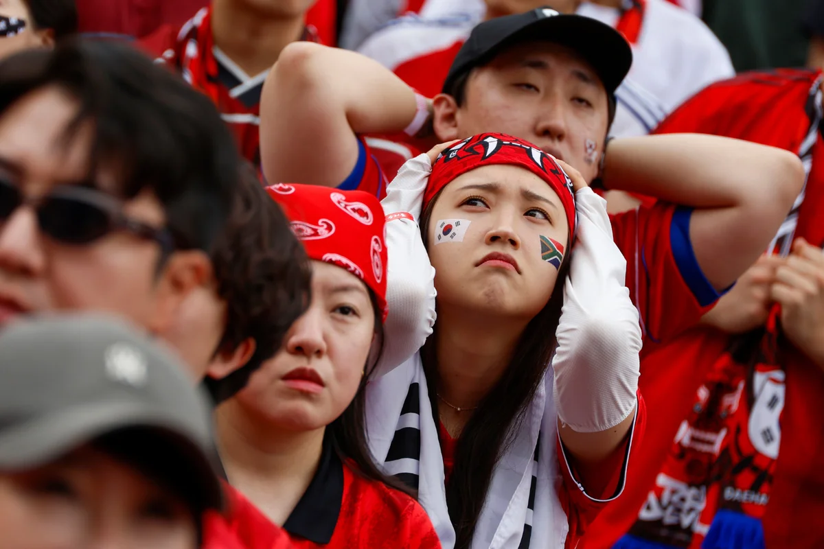 Para suporter Korea Selatan menyaksikan pertandingan Piala Dunia FIFA 2026 antara Korea Selatan vs Afrika Selatan di Lapangan Gwanghwamun, Seoul, Korea Selatan, pada 25 Juni 2026. 