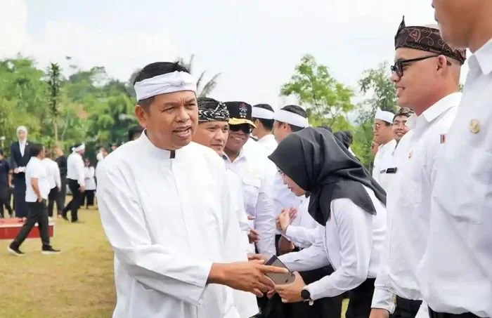 Dedi Mulyadi sentil ketimpangan sistem tukin beban kerja ASN, sang gubernur heran pegawai yang tak kerja berat dapat tunjangan lebih besar. 