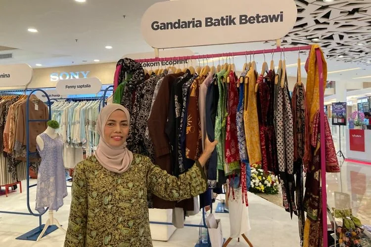Pemilik Gandaria Batik Betawi, Nur, saat ditemui di mal Gandaria City, Jakarta Selatan, Senin (29/6/2026).
