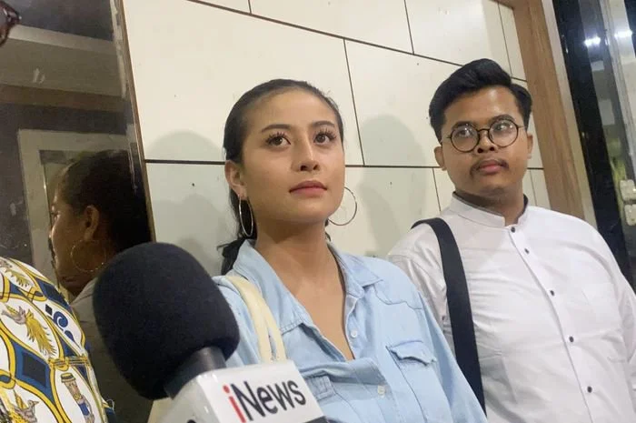 Diperiksa Polisi, Awkarin Kembalikan Uang Saku dari Hanania Travel
