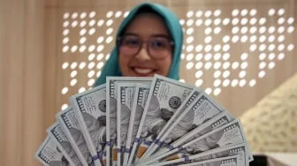 Dolar AS Diproyeksi Perkasa Ditopang Wall Street, Rupiah Bisa Anjlok Lagi?
