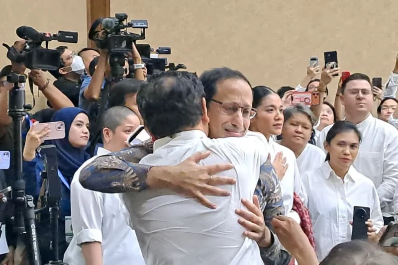 Nadiem Makarim Hadiri Sidang Vonis, Disambut Keluarga dan Pendukung