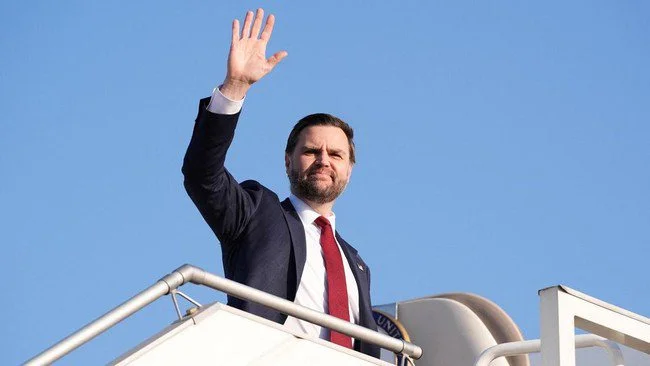 Vance Tiba di Swiss, Siap Negosiasi dengan Iran