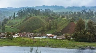 Krisis Biokultural Mengancam Indonesia: Saat Bahasa dan Ritual Penjaga Alam Mulai Punah