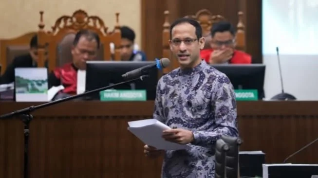 Terdakwa kasus dugaan korupsi pengadaan Chromebook dalam program digitalisasi pendidikan di Kemendikbudristek Nadiem Anwar Makarim saat menjalani sidang pembacaan pledoi (nota pembelaan) di Pengadilan Tipikor, Jakarta, Selasa (2/6/2026). [Suara.com/Alfian Winanto]