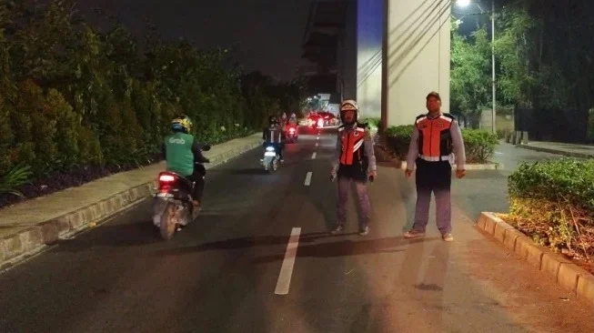 Bantah Cuma Galak ke Ojol, Dishub DKI: Mobil Pribadi Parkir Liar Banyak Kami Derek!
