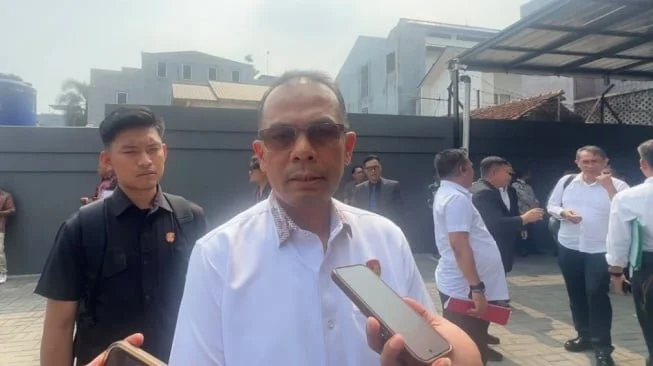 Kepala Bidang Hukum Polda Metro Jaya Kombes Abrianto Pardede saat menghadiri sidang praperadilan roy Suryo di Pengadilan Negeri Jakarta Selatan, Selasa (30/6/2026). [Suara.com/Faqih]