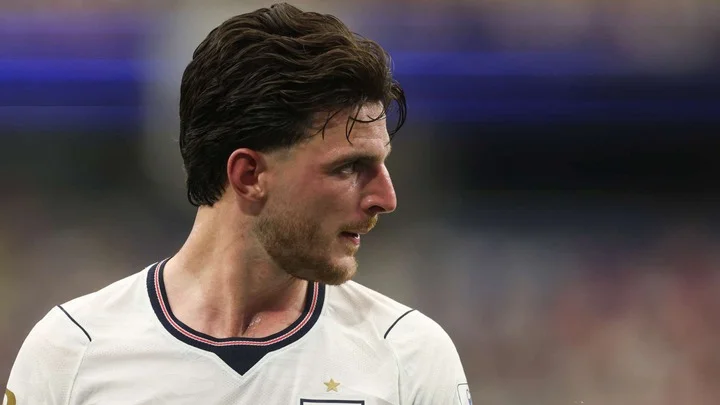 ‘Pria paling menyebalkan di dunia sepak bola’ menjadi penyebab Declan Rice mengambil alih tugas mengeksekusi tendangan sudut - dengan Arsenal, juara Liga Premier, dan timnas Inggris yang berpeluang…