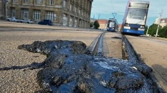 Transportasi Jerman Lumpuh Akibat Gelombang Panas, Jalan Tol Retak-retak