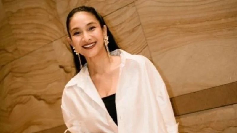 Happy Salma Siapanya Nadiem Makarim? Ikut Menangis Dengar Vonis 10 Tahun