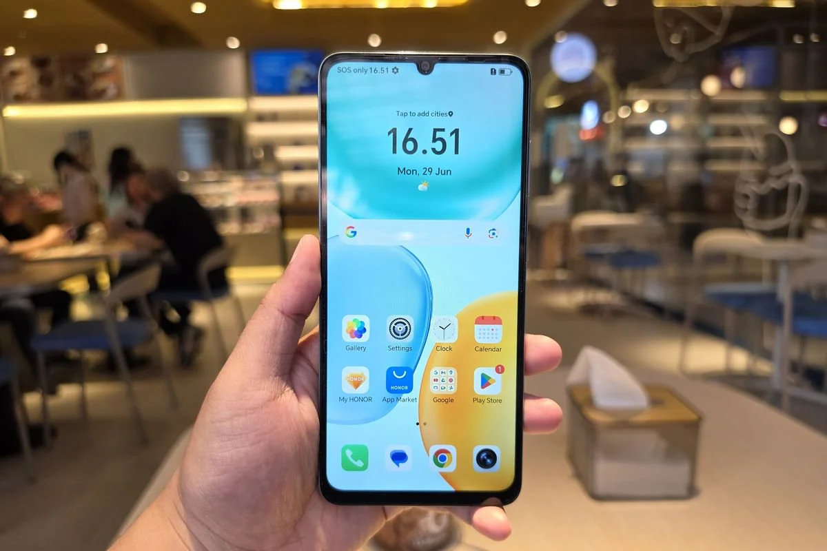 Dengan harga Rp 2 jutaan, penggunaan panel TFT LCD masih tergolong wajar, meski tentu kualitas tampilannya belum bisa menyamai panel AMOLED yang biasa ditemui pada ponsel dengan harga lebih mahal.
