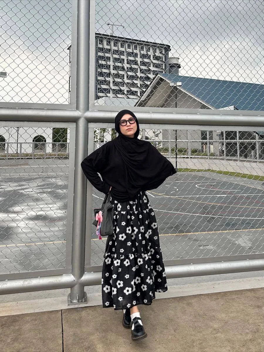 Outfit Monokrom ala Rena Sonia