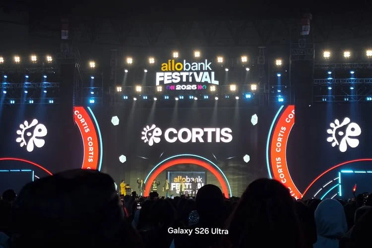 POV jarak pandang saya ke panggung dari festival Pink baris belakang Indonesia Arena.