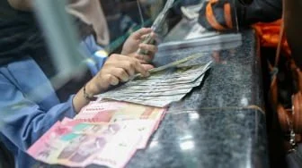 Awal Bulan Juli, Rupiah Tertekan Lawan Dolar AS ke Level Rp17.980