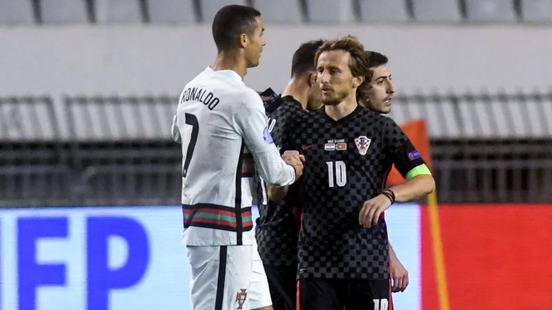 Luka Modric dan Cristiano Ronaldo berada 'di atas opini publik' sementara Roberto Martinez menegaskan bahwa 'usia hanyalah angka' bagi para pemain senior Portugal dan Kroasia