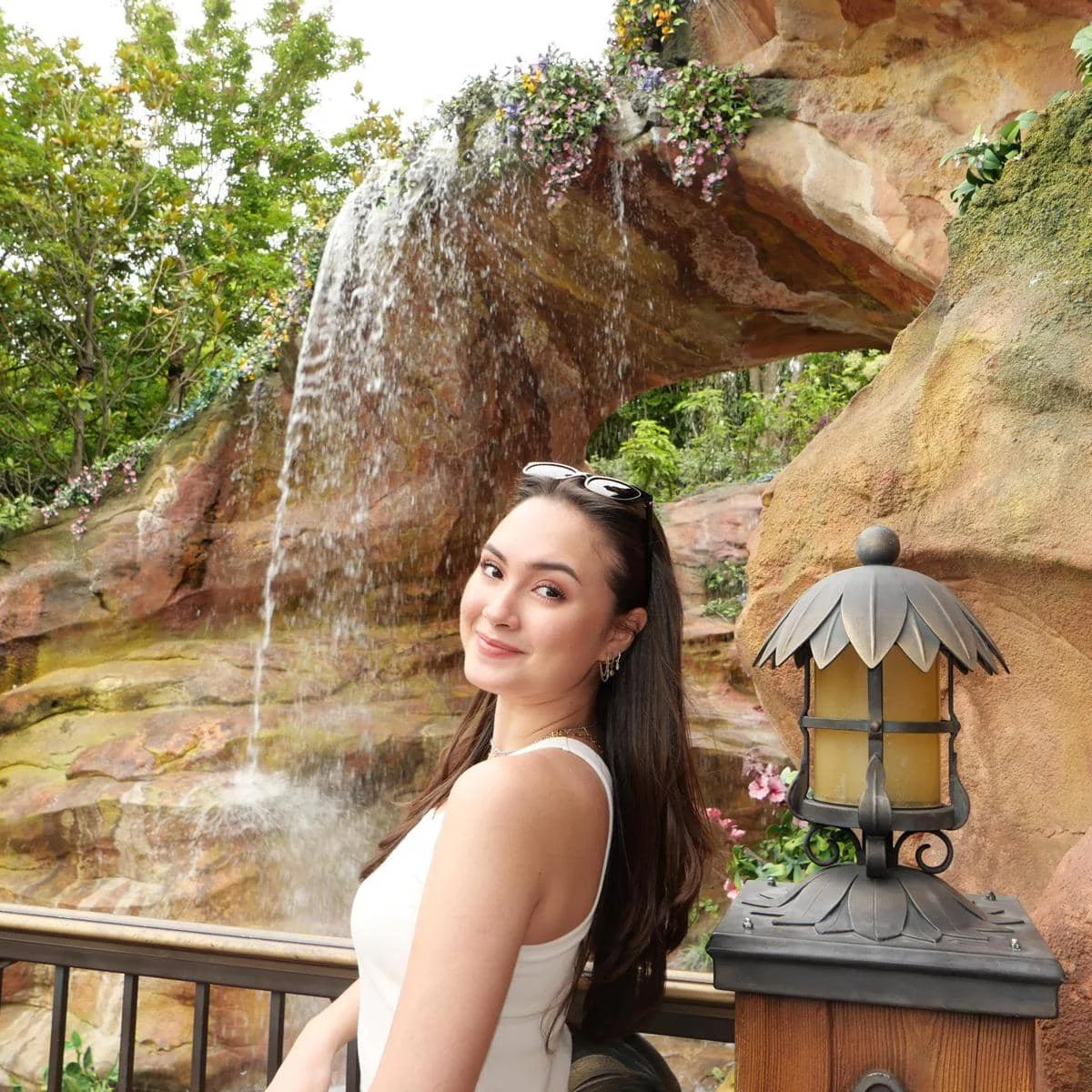 Caitlin Halderman jalan-jalan di Tokyo DisneySea