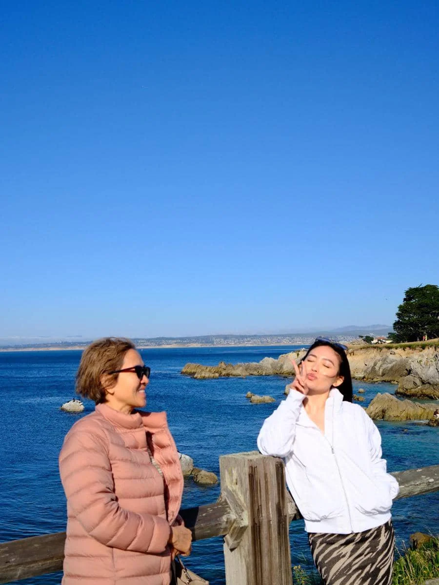 Natasha Wilona dan mama jalan-jalan di Kota Pacific Grove