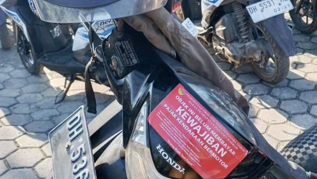 Akademisi Kritik Stiker Larangan Beli BBM Bagi Penunggak Pajak Motor