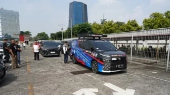 Pasutri Lansia Indonesia Taklukkan Rute Jakarta Mekkah Pakai Toyota Voxy