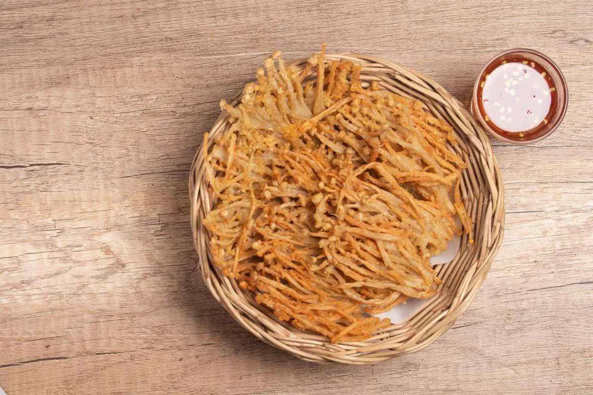 ilustrasi jamur enoki crispy