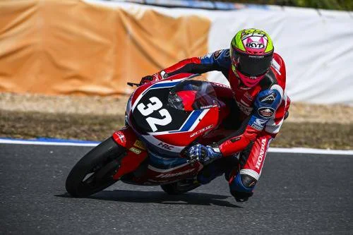 Pembalap Honda Asia Dream Racing Junior Team Kiandra Ramadhipa di Moto3 Junior (AHM)