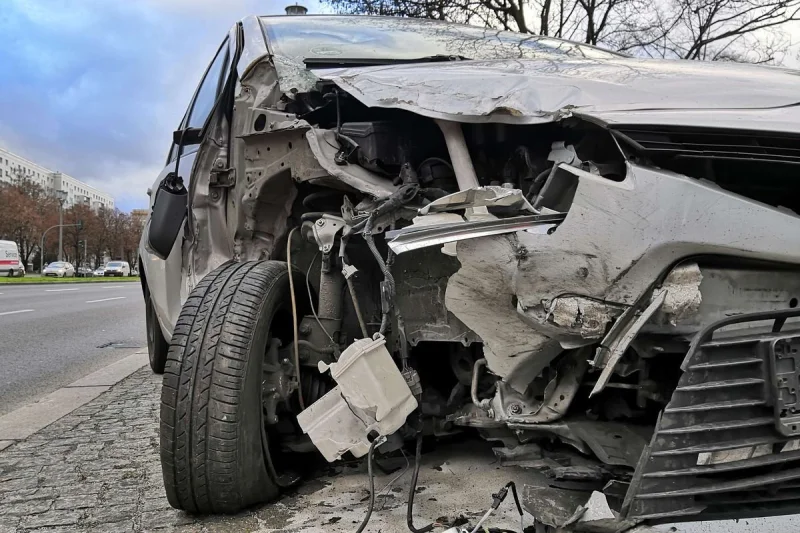 Nekat Bawa Pikap Orang Tua, Bocah 11 Tahun Tabrak Sekelompok Biksu