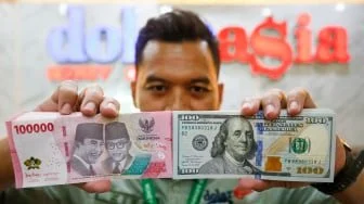 Rupiah Terpuruk! Kembali Dekati Level 18.000 per Dolar AS.