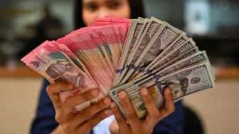 Investor Terus Kabur dan Devisa Menipis Bikin Rupiah Semakin Melemah