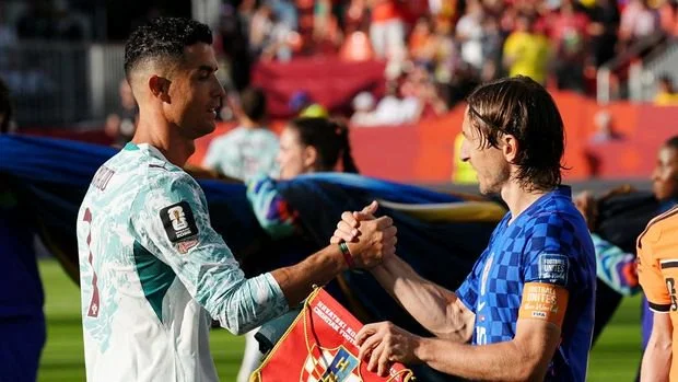 Soccer Football - FIFA World Cup 2026 - Round of 32 - Portugal v Croatia - Toronto Stadium, Toronto, Canada - July 2, 2026 Portugal's Cristiano Ronaldo shakes hands with Croatia's Luka Modric before the match IMAGN IMAGES via Reuters/John E Sokolowski