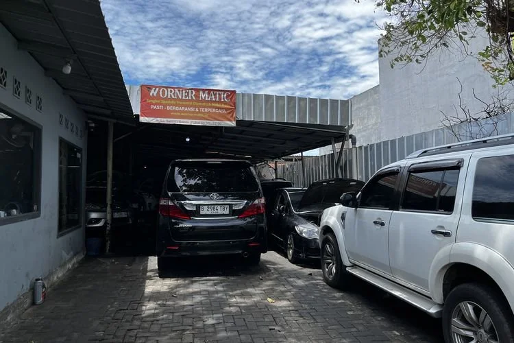 Bengkel spesialis mobil matik Worner Matic.