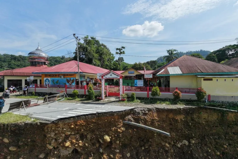 Gedung Rusak Diterjang Banjir Bandang, Pendaftar di SDN 10 Lambung Bukit Padang Malah Membeludak