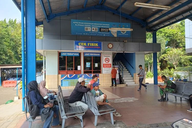 Situasi di lokasi cek fisik Samsat Jakarta Utara yang terlihat lengang meski ada program pemutihan, Jumat (5/6/2026)