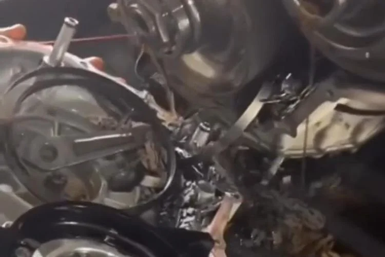 sabuk baja pada CVT mobil rontok
