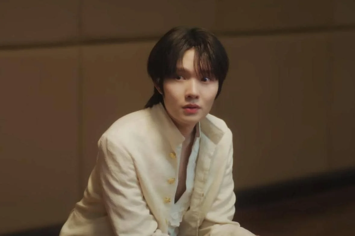 cuplikan drama Still Holding up like the Moon