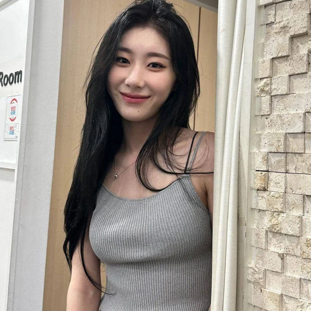 Chaeryeong ITZY (instagram.com/itzy.all.in.us)