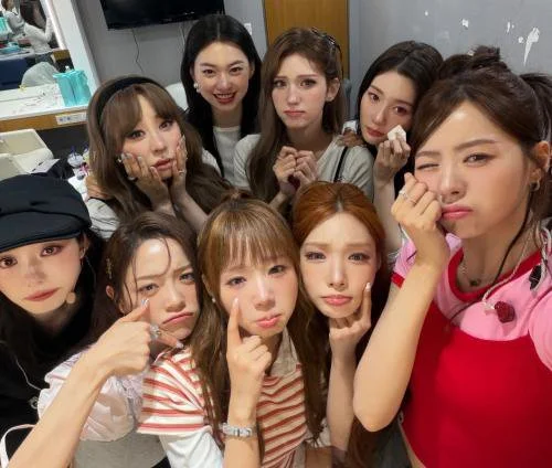 I.O.I. (Foto: Instagram/@somsomi0309)