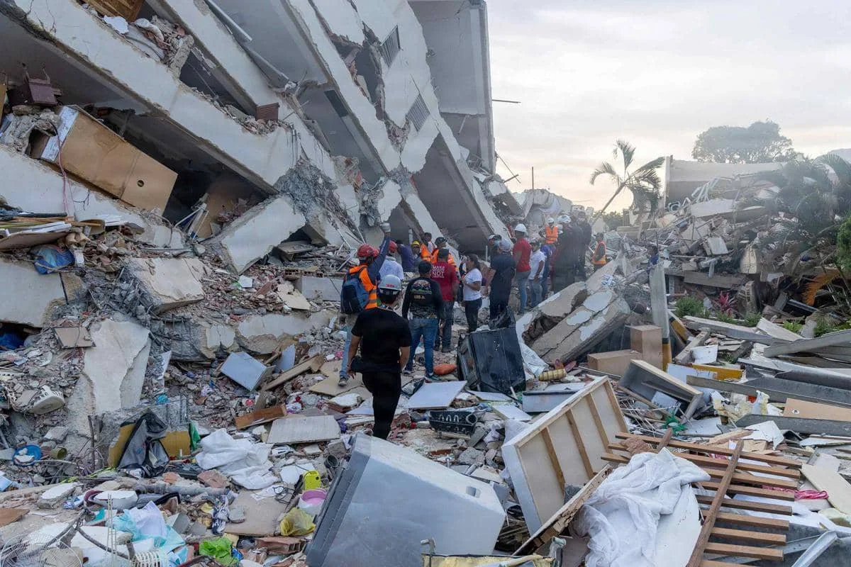 reruntuhan bangunan akibat gempa di Venezuela