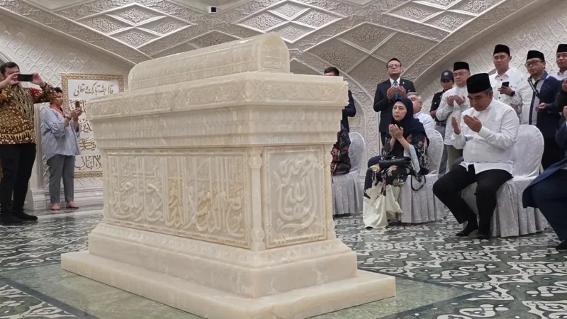 Ketua MPR Ziarah ke Makam Imam Bukhari, Pererat Persaudaraan RI-Uzbekistan