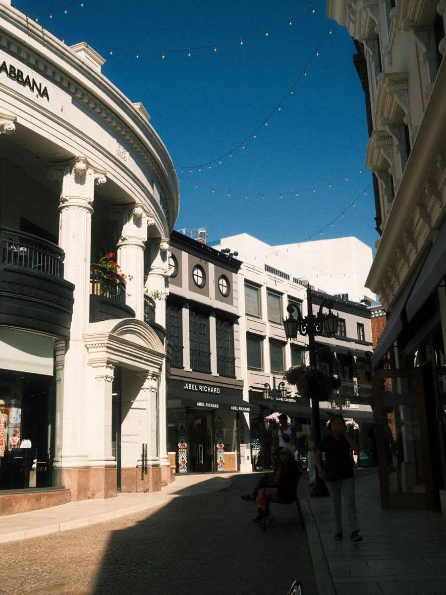 Natasha Wilona jalan-jalan di Rodeo Drive