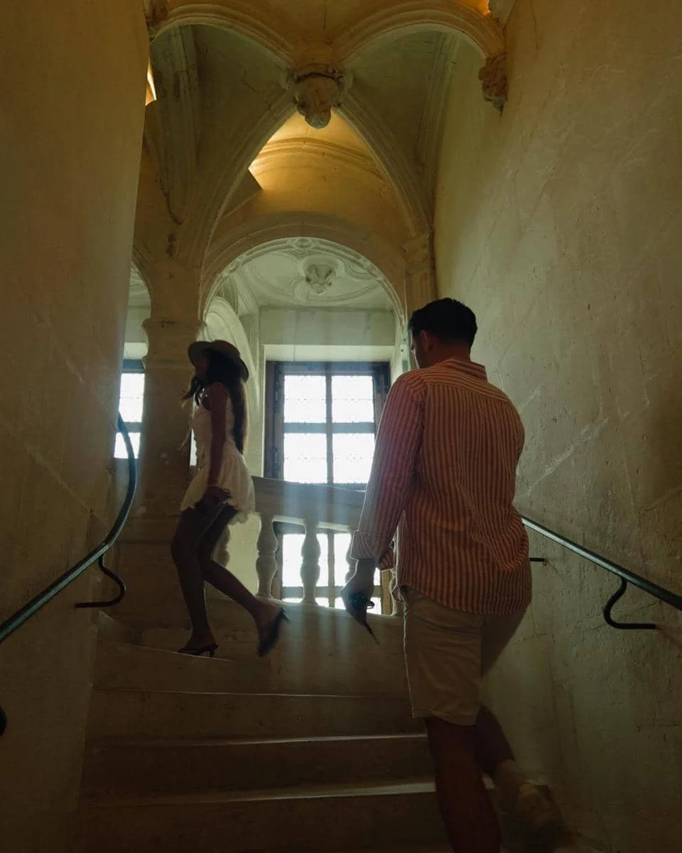 Novia Bachmid berkeliling kastil Château de Chenonceau