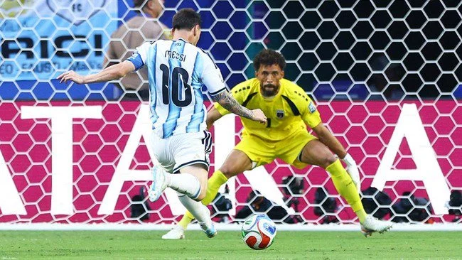 Vozinha Buat Argentina Kesusahan, Gagalkan 4 Aksi Messi dan 8 Save