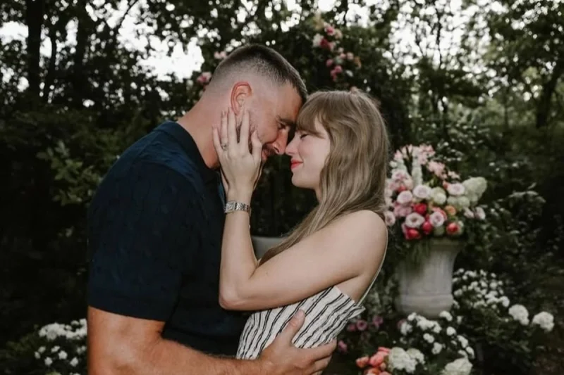 Taylor Swift Resmi Menikah dengan Travis Kelce, Kenakan Gaun Dior Haute Couture